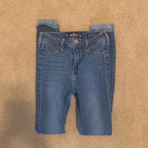 • Hollister Skinny Jeans •